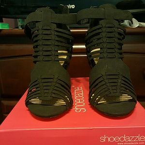 NIB Shoedazzle Black Sandals